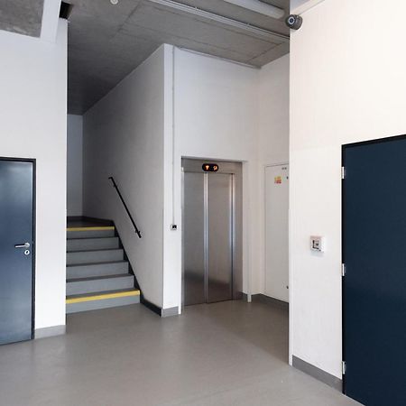 Spacious Apartments Near Karlin Square 프라하 외부 사진