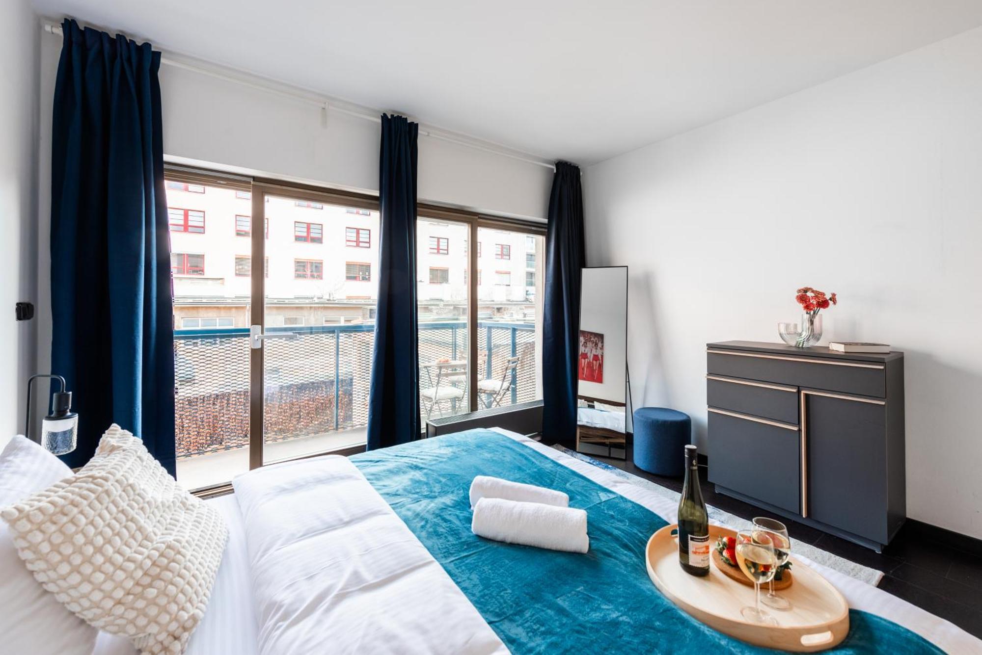 Spacious Apartments Near Karlin Square 프라하 외부 사진