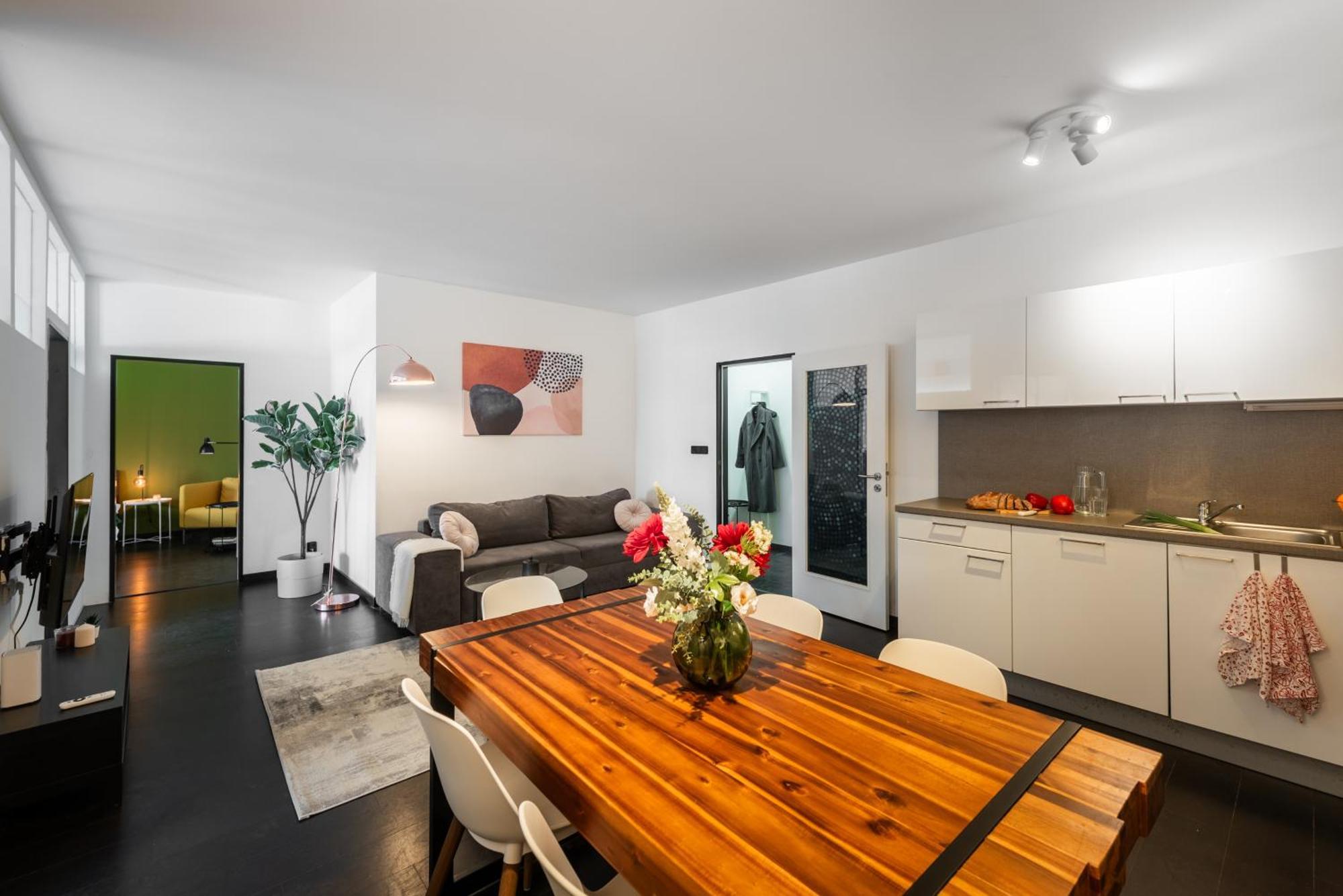 Spacious Apartments Near Karlin Square 프라하 외부 사진