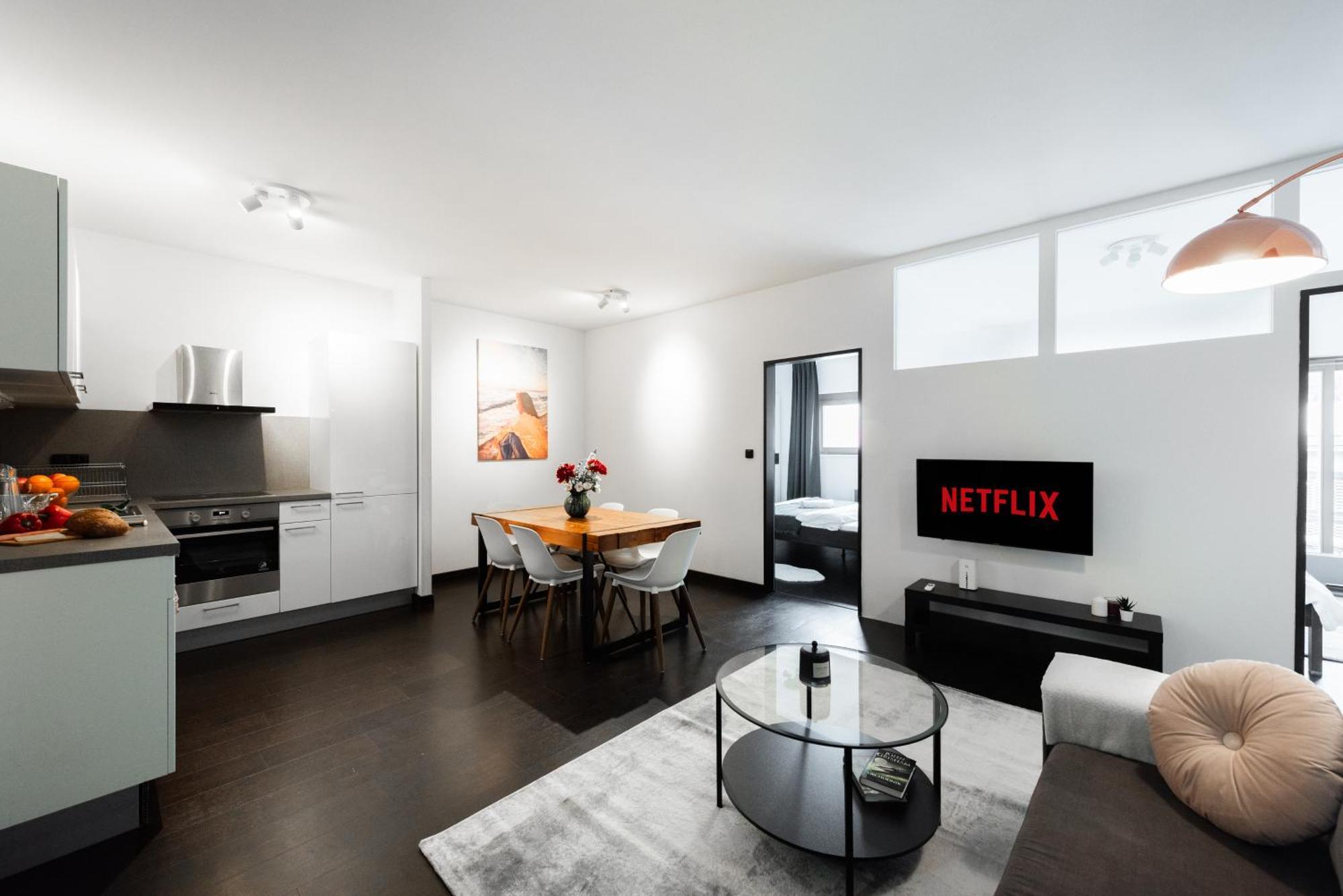 Spacious Apartments Near Karlin Square 프라하 외부 사진