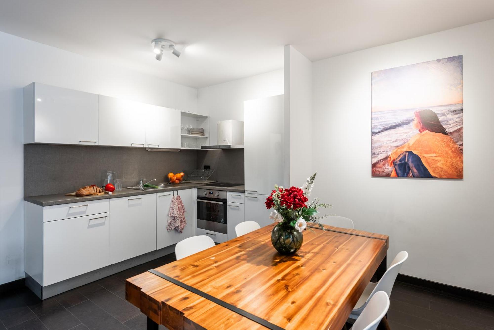 Spacious Apartments Near Karlin Square 프라하 외부 사진