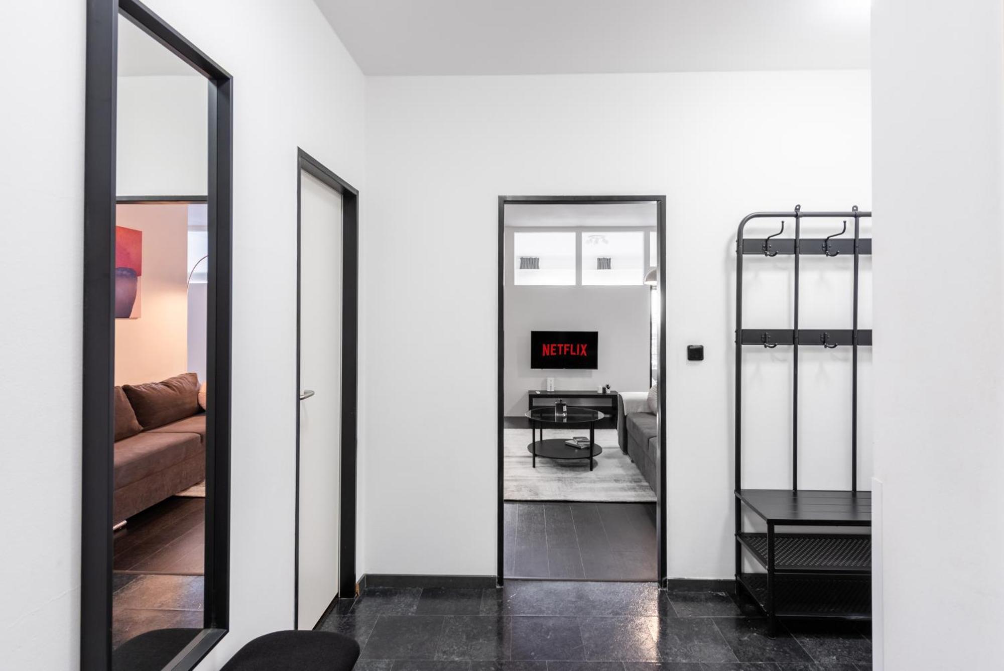 Spacious Apartments Near Karlin Square 프라하 외부 사진