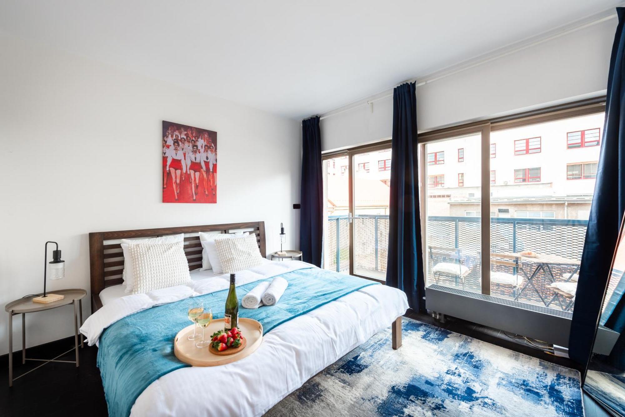 Spacious Apartments Near Karlin Square 프라하 외부 사진