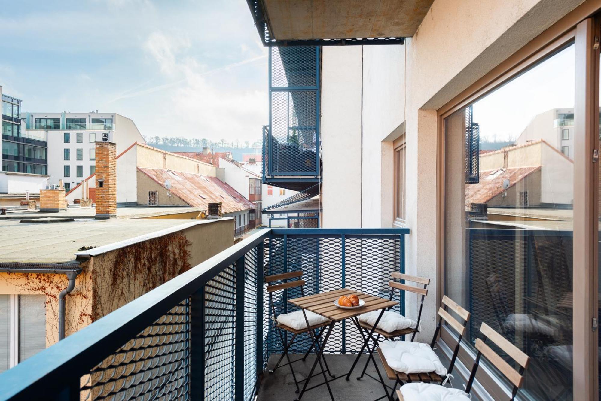 Spacious Apartments Near Karlin Square 프라하 외부 사진