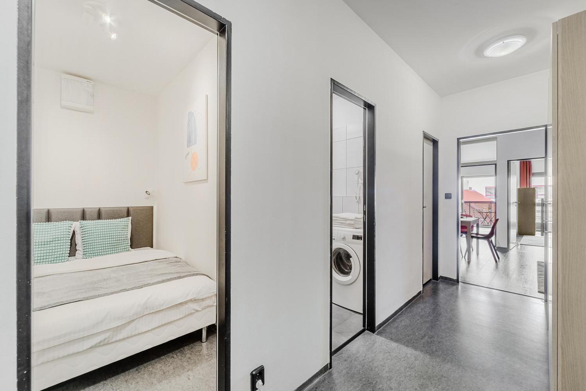 Spacious Apartments Near Karlin Square 프라하 외부 사진
