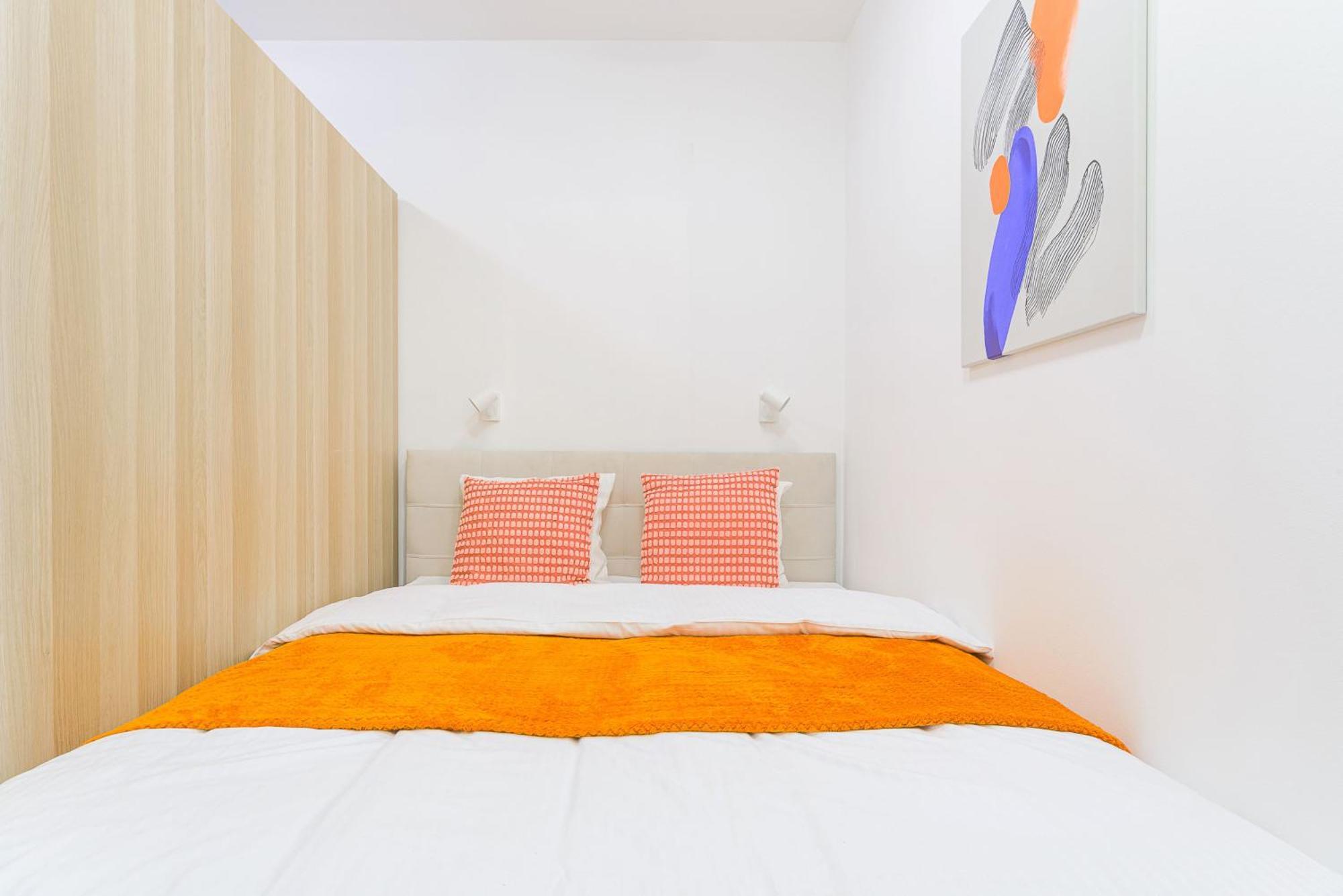 Spacious Apartments Near Karlin Square 프라하 외부 사진