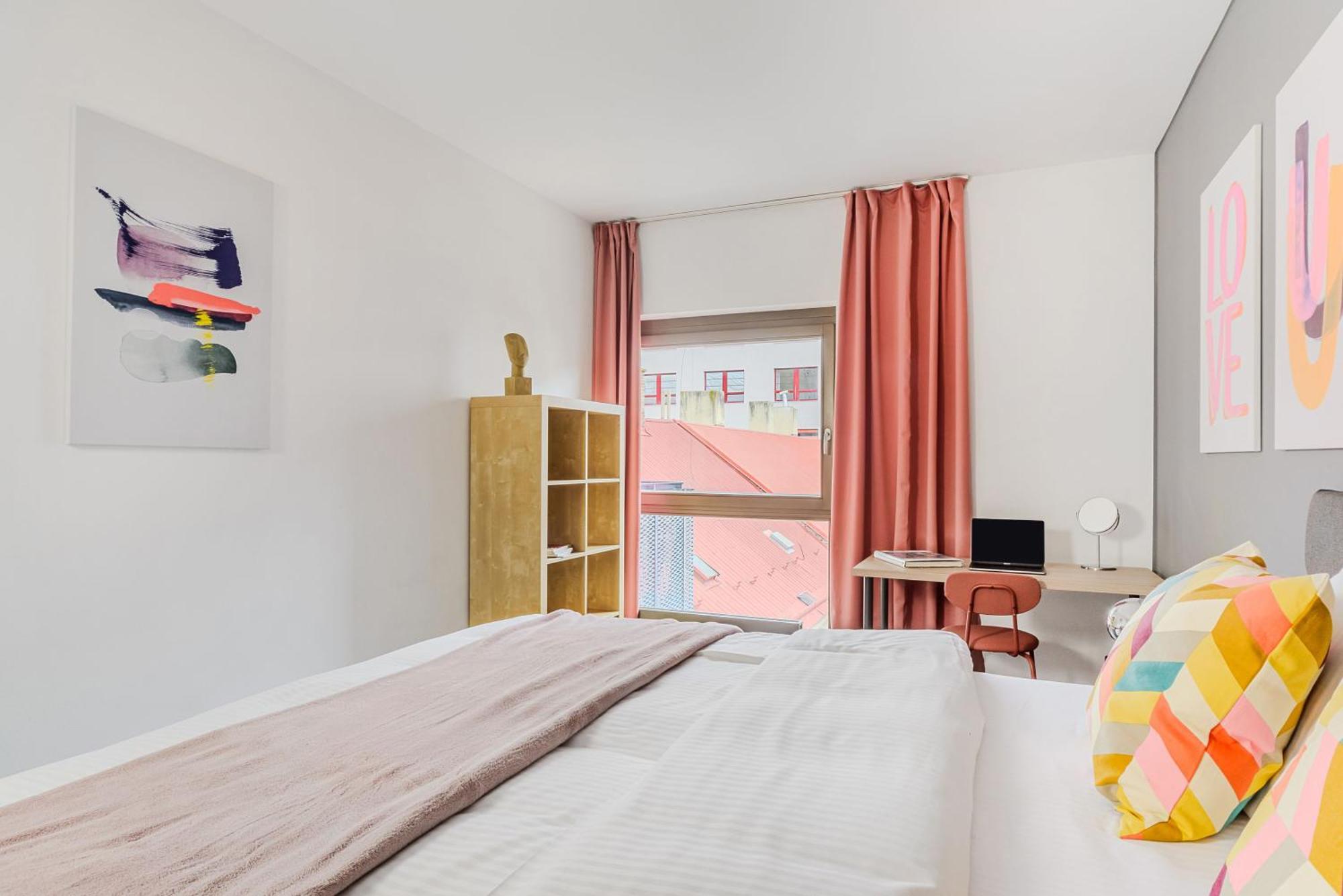 Spacious Apartments Near Karlin Square 프라하 외부 사진