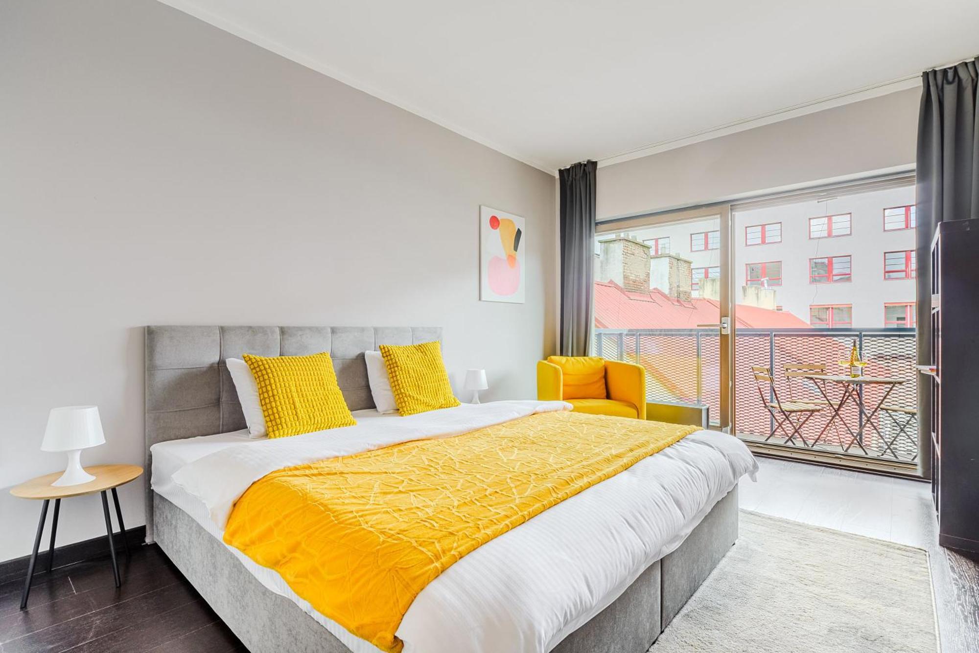 Spacious Apartments Near Karlin Square 프라하 외부 사진
