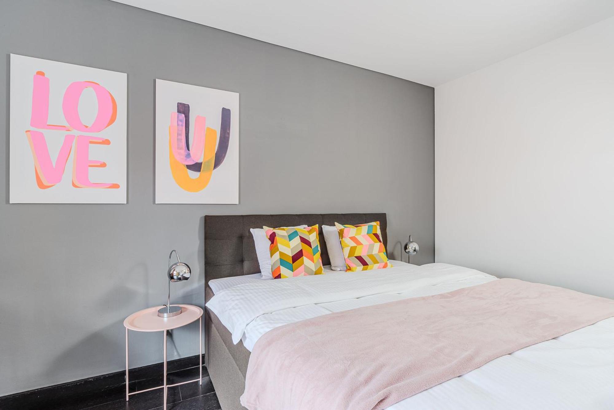 Spacious Apartments Near Karlin Square 프라하 외부 사진