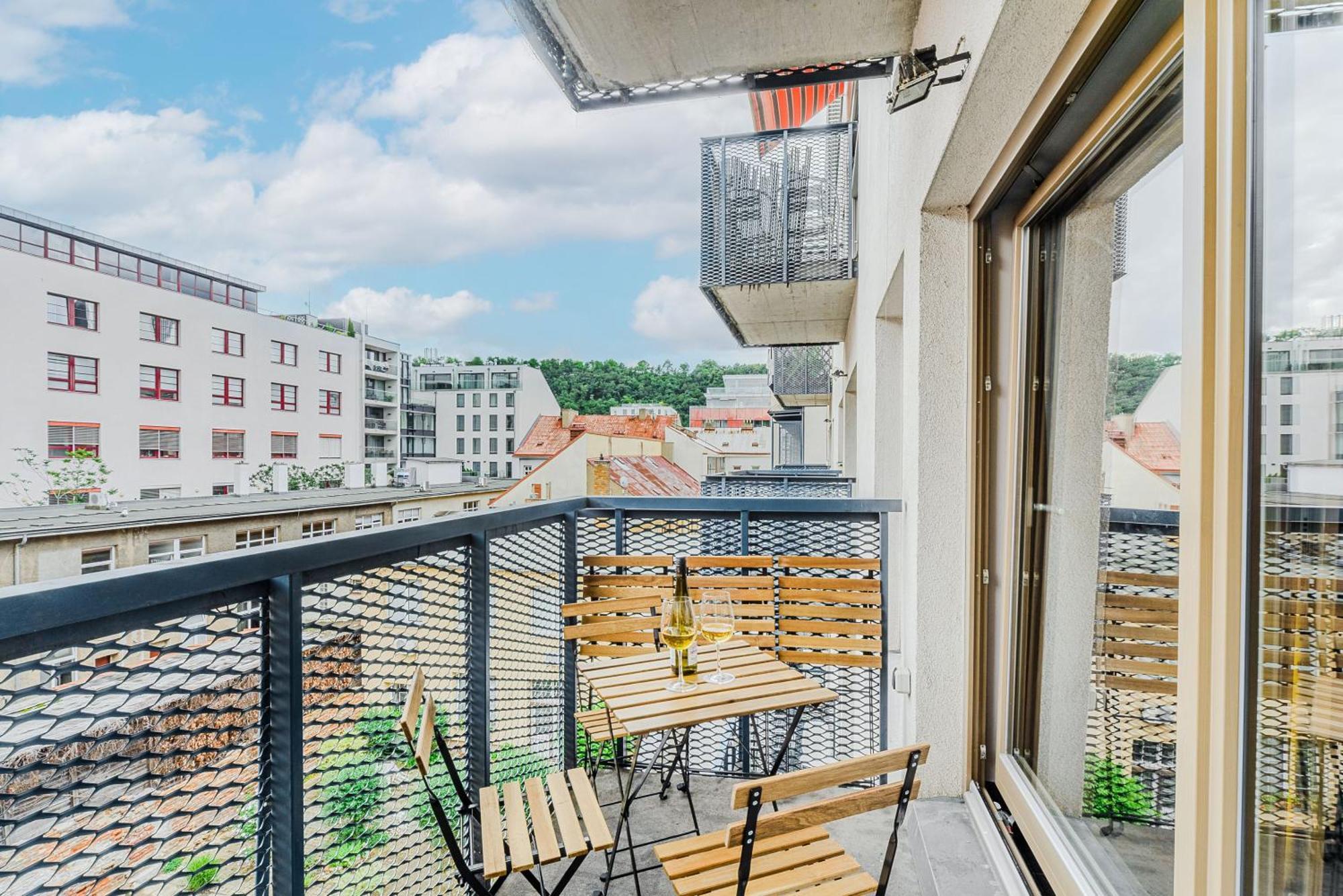 Spacious Apartments Near Karlin Square 프라하 외부 사진