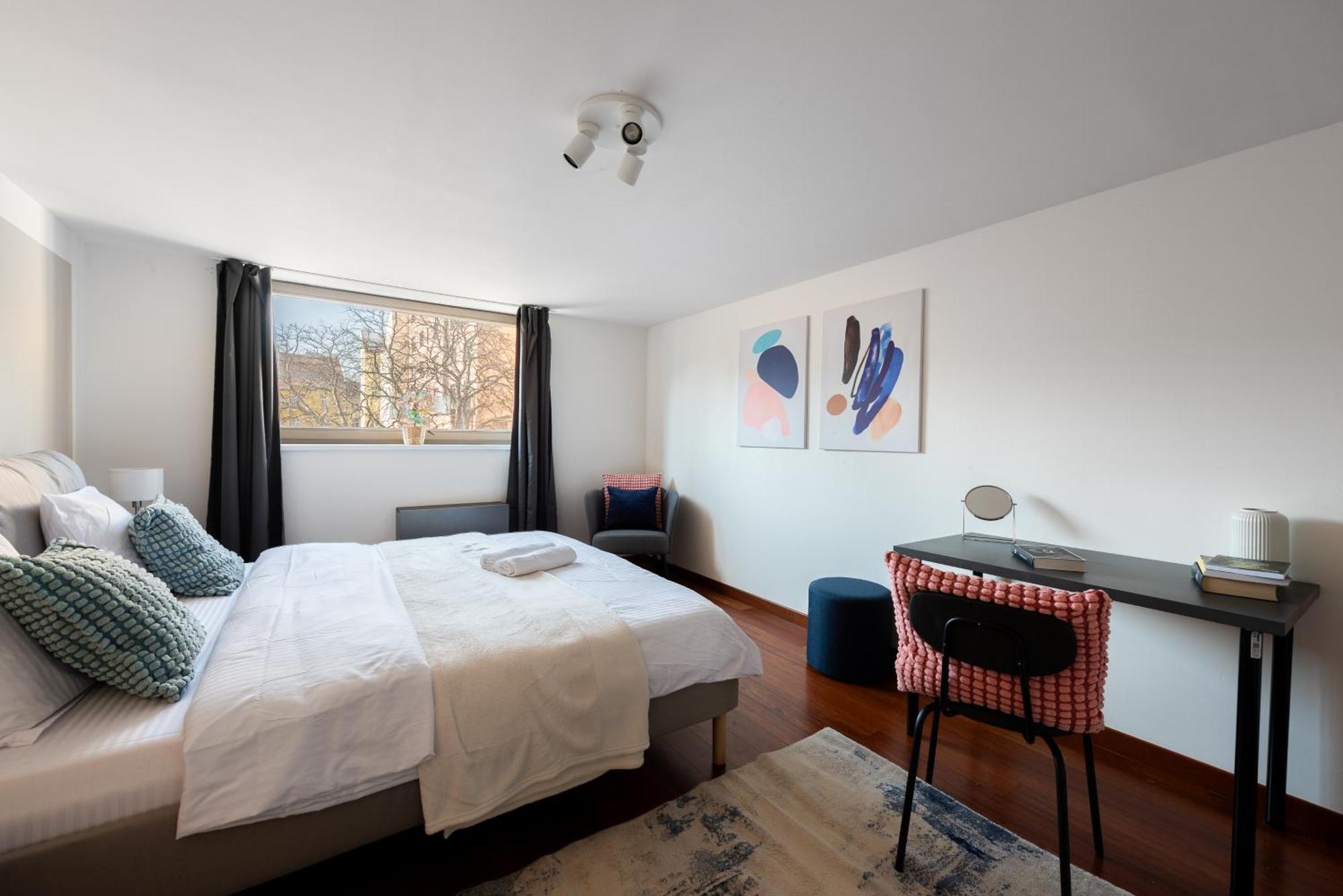 Spacious Apartments Near Karlin Square 프라하 외부 사진