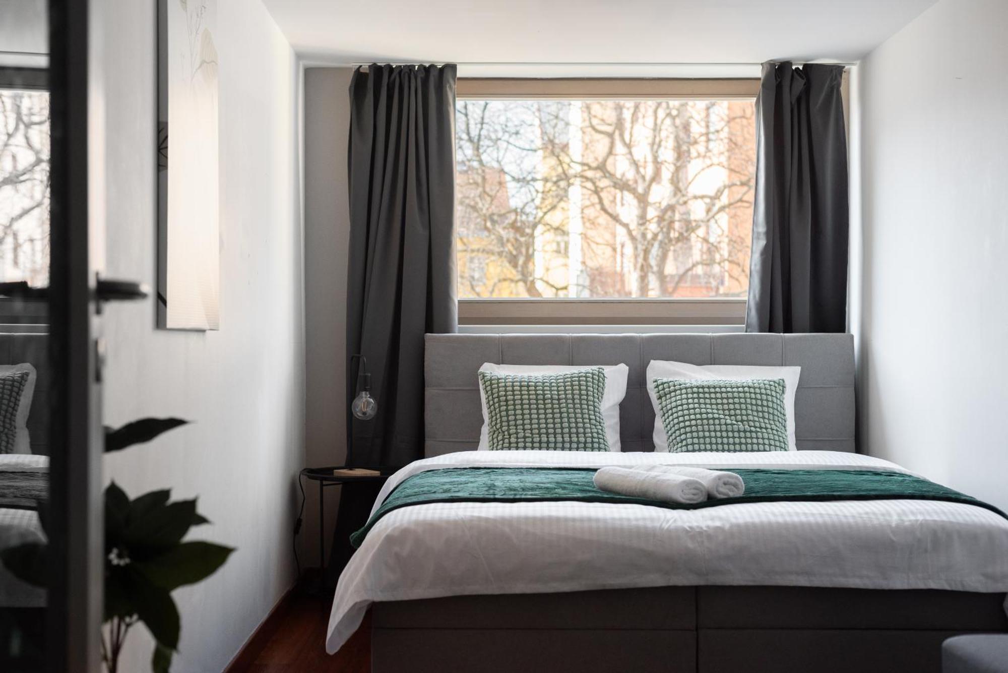 Spacious Apartments Near Karlin Square 프라하 외부 사진