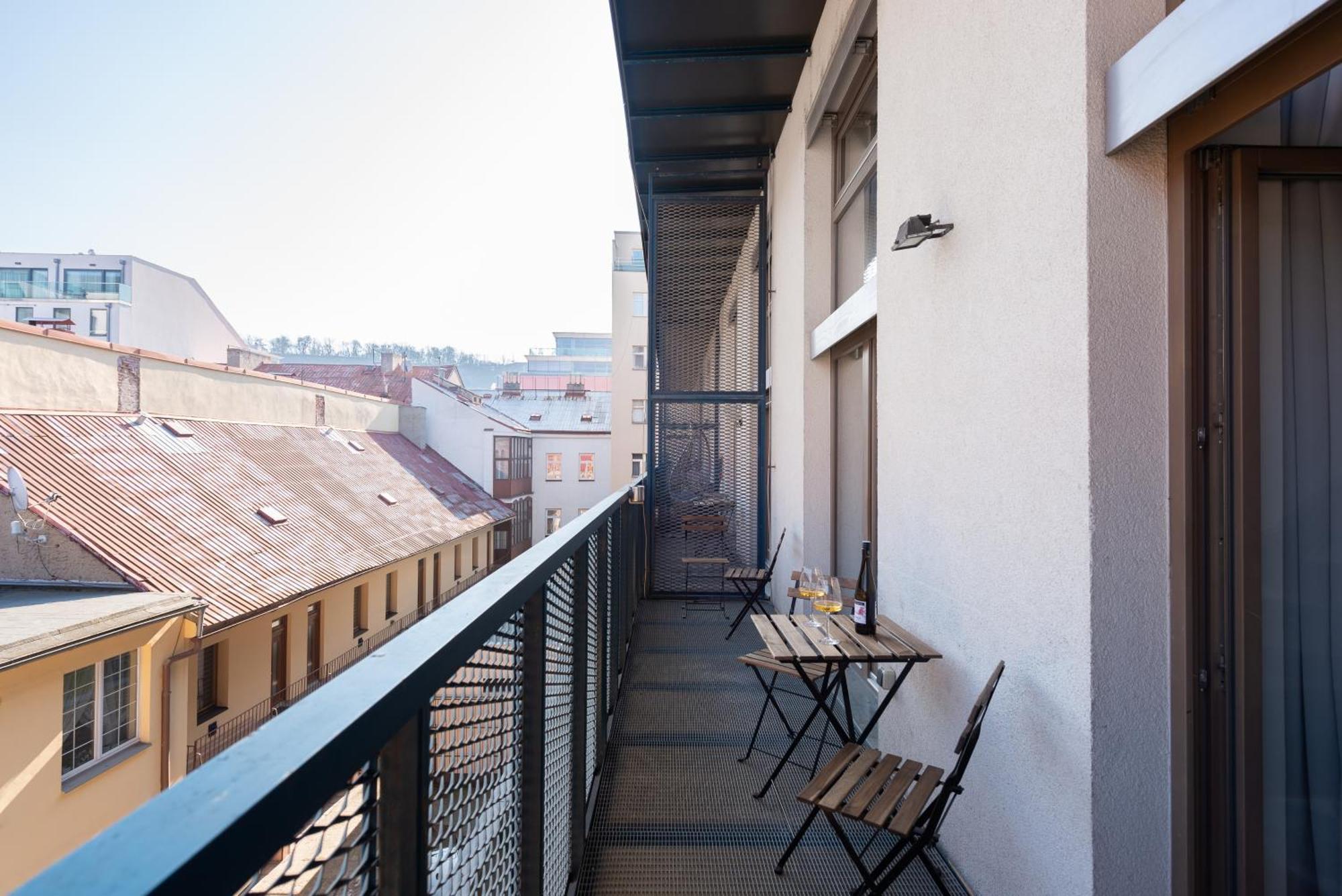 Spacious Apartments Near Karlin Square 프라하 외부 사진