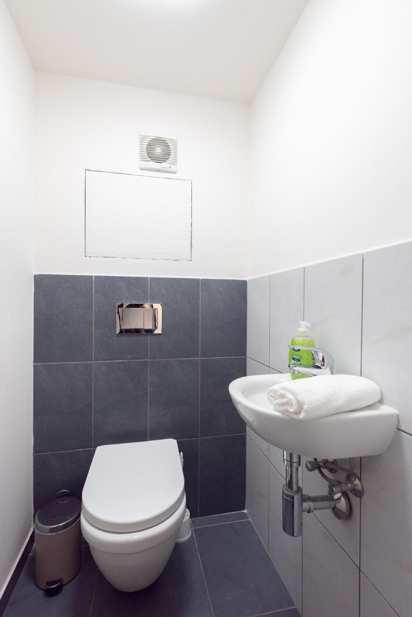 Spacious Apartments Near Karlin Square 프라하 외부 사진