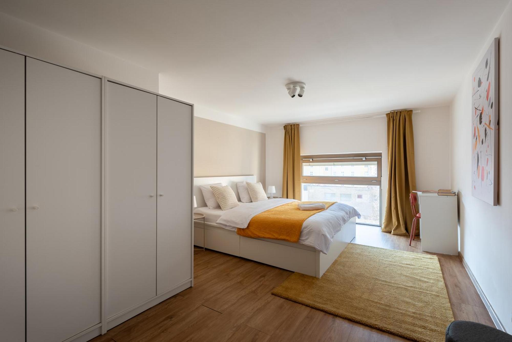 Spacious Apartments Near Karlin Square 프라하 외부 사진