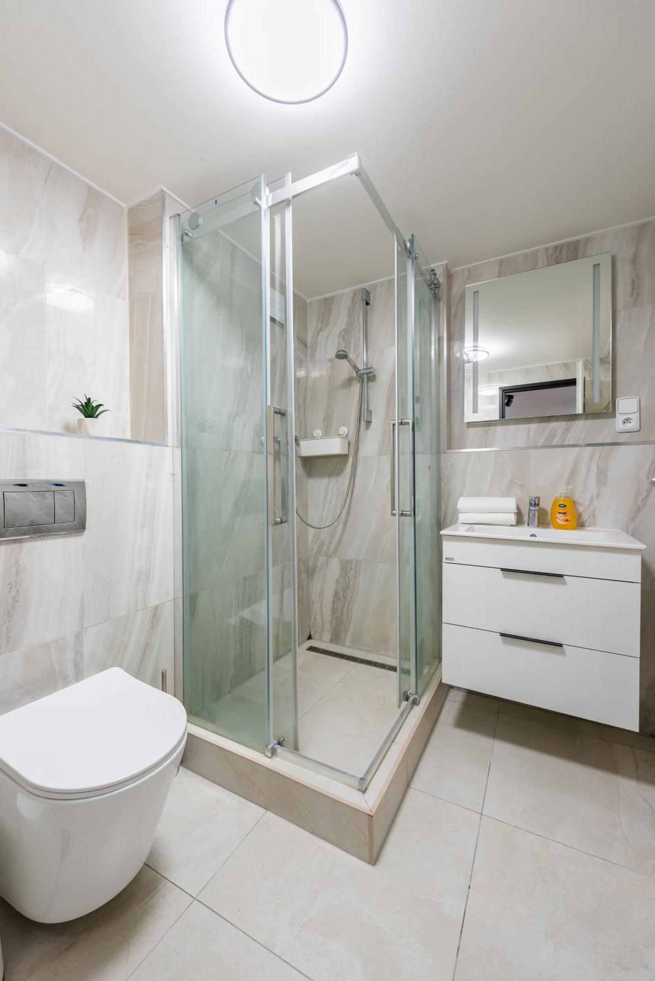Spacious Apartments Near Karlin Square 프라하 외부 사진