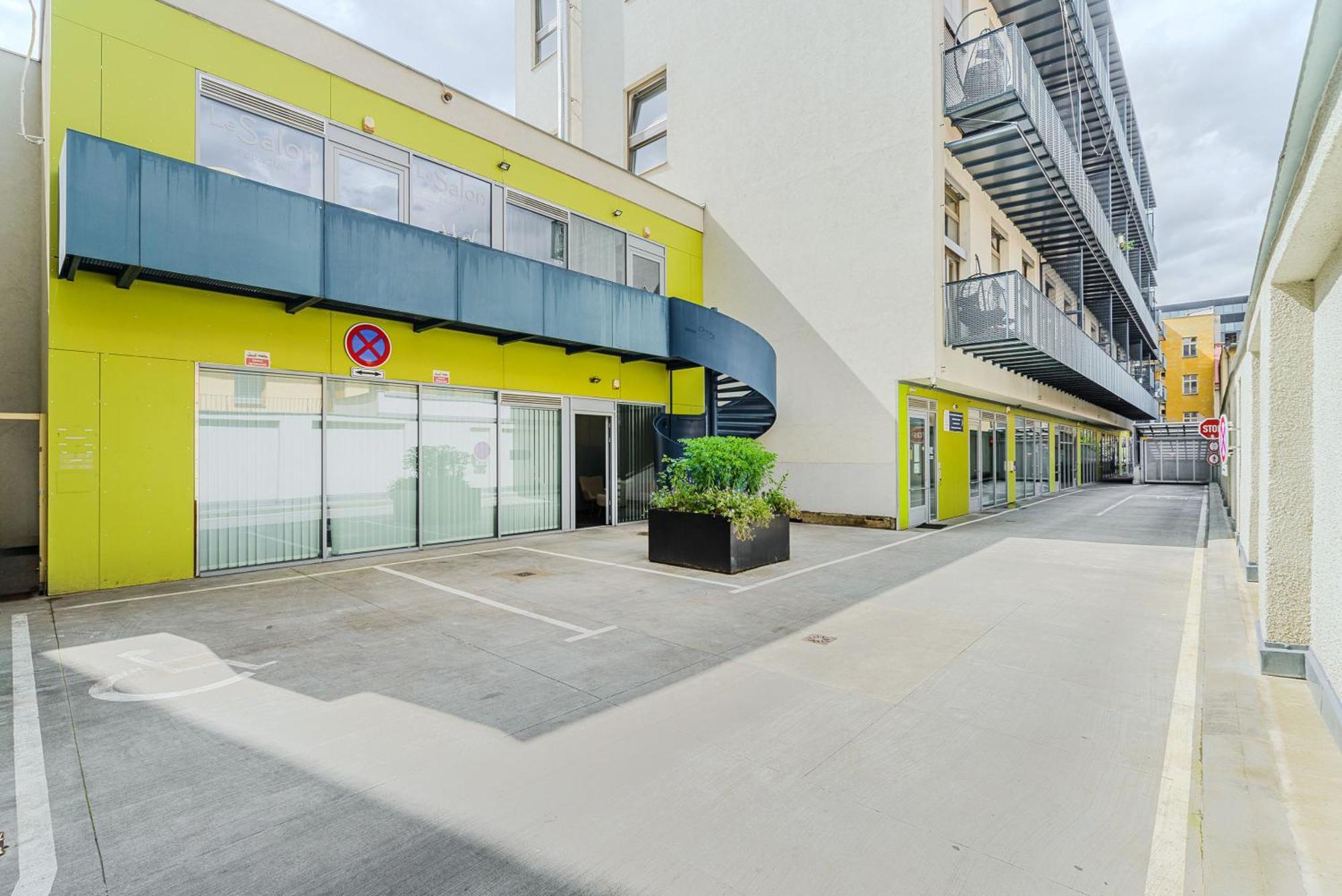 Spacious Apartments Near Karlin Square 프라하 외부 사진